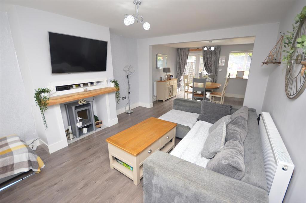 Charlbury Avenue, Birmingham 3 bed semidetached house £200,000