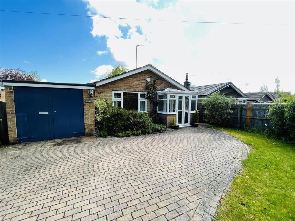 GARAGE & DRIVEWAY
