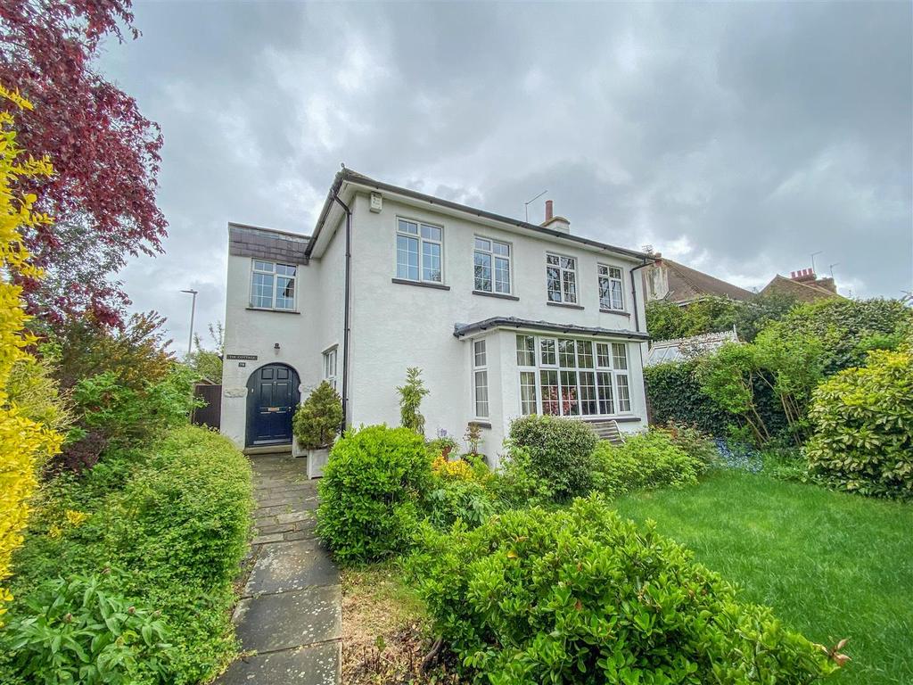 Falconer Road, Bushey 4 bed detached house £799,950