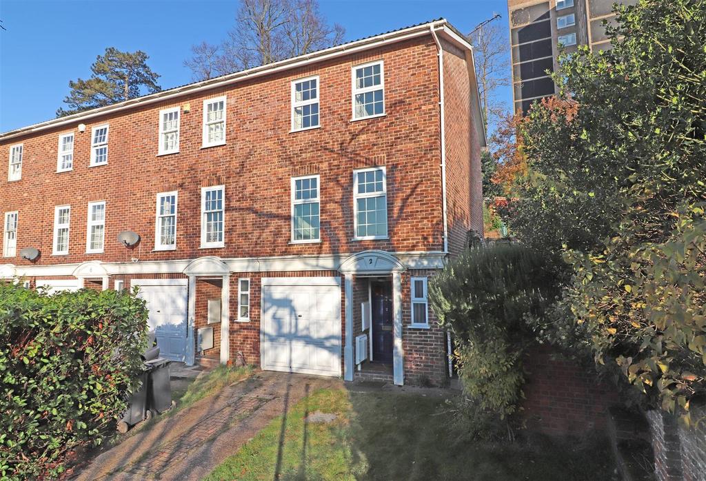 Furze Close, Redhill 3 bed end of terrace house for sale £450,000