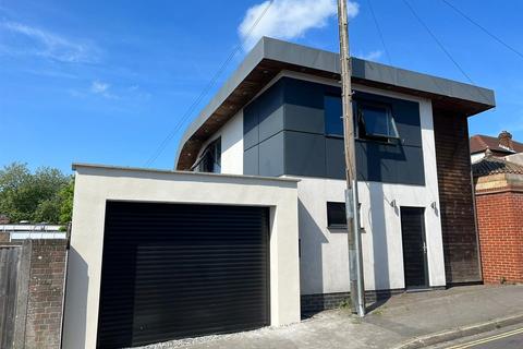 113 Earls Road, Southampton, SO14 6SG