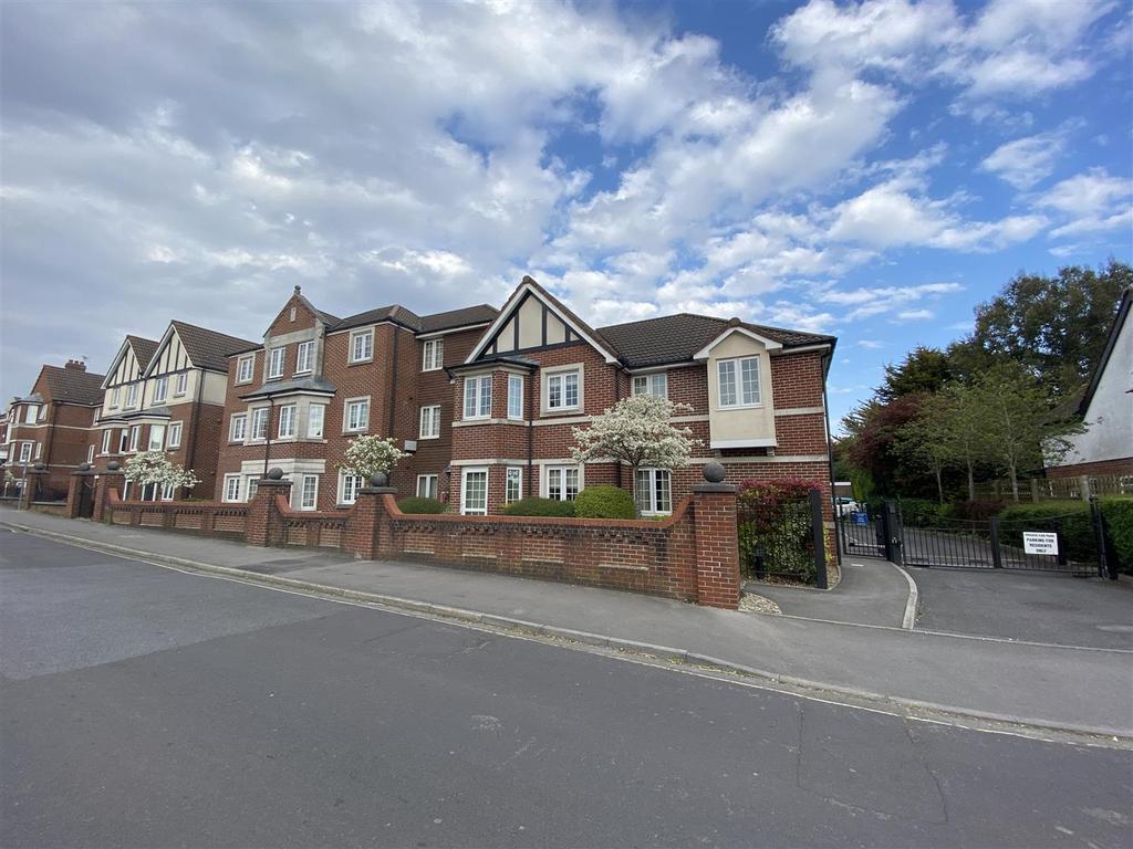 Grove Road Fareham 1 Bed Flat £110 000