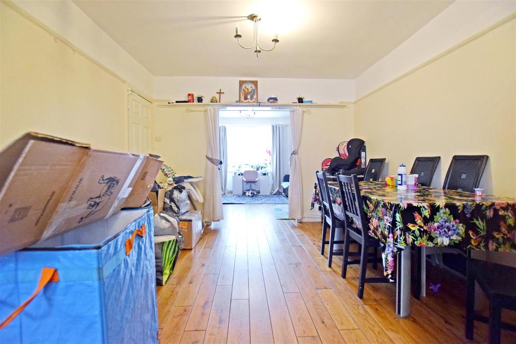 Wyld Way, Wembley 5 bed semidetached house £2,150 pcm (£496 pw)