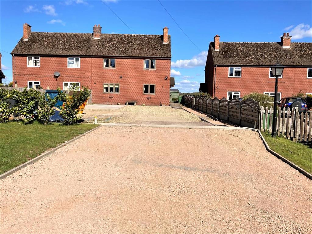 Lutterworth Road, Pailton, Rugby 3 bed semidetached house £350,000