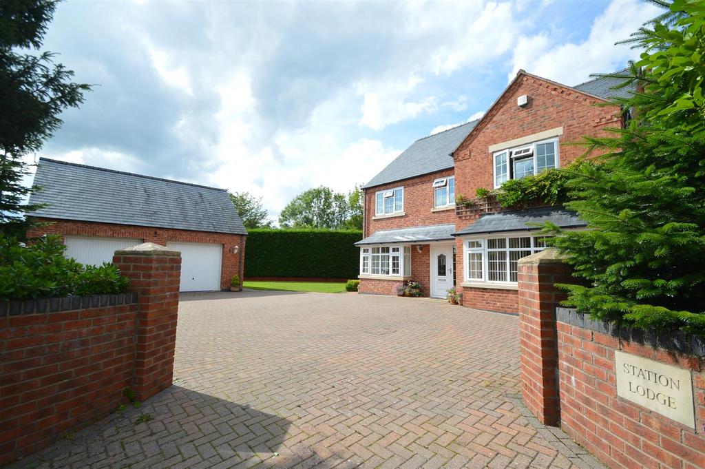 Station Lodge, Soulton Road, Wem SY4 5BG 4 bed detached house £425,000