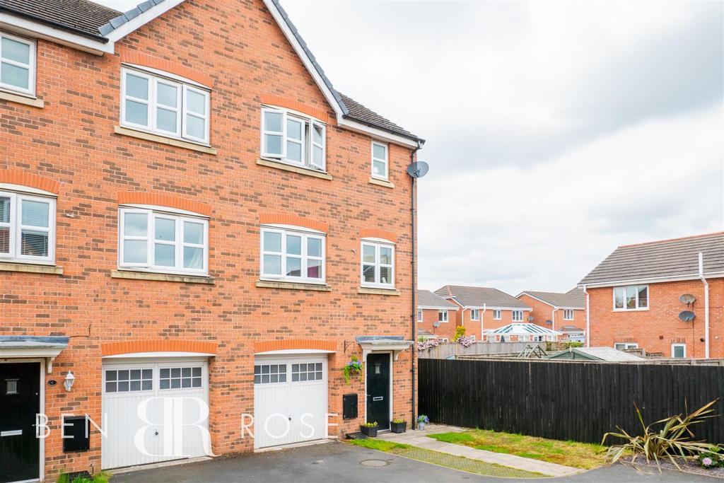 Robinson Close, Buckshaw Village... 4 bed townhouse £199,995
