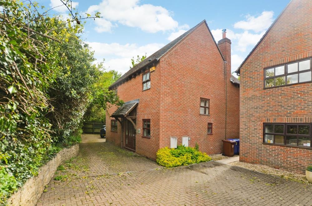 Banbury Road, Bicester 4 bed detached house £475,000