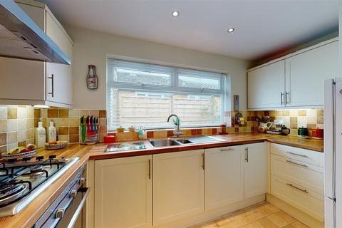20 Grasmere Gardens, Folkestone, CT19 5JL