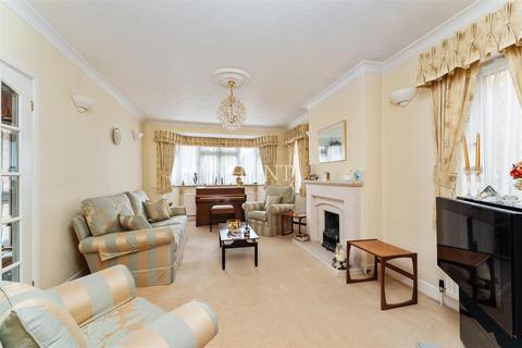 95 Nelmes Crescent, Hornchurch, RM11 2PP