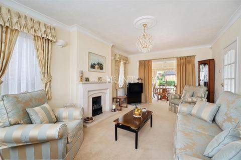 95 Nelmes Crescent, Hornchurch, RM11 2PP