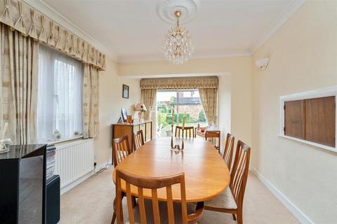 95 Nelmes Crescent, Hornchurch, RM11 2PP