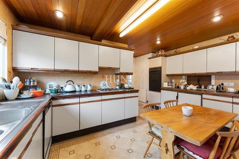 95 Nelmes Crescent, Hornchurch, RM11 2PP