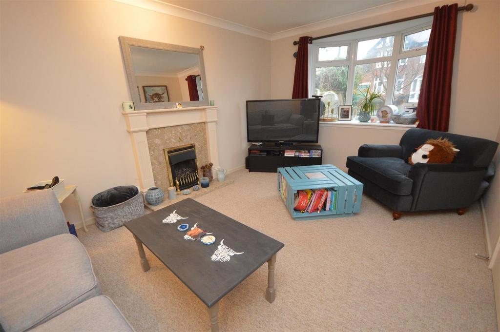 Hunters Close, Wilford Village... 3 bed semidetached house £950 pcm