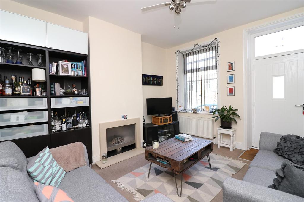 Fink Hill, Horsforth 2 bed terraced house £825 pcm (£190 pw)