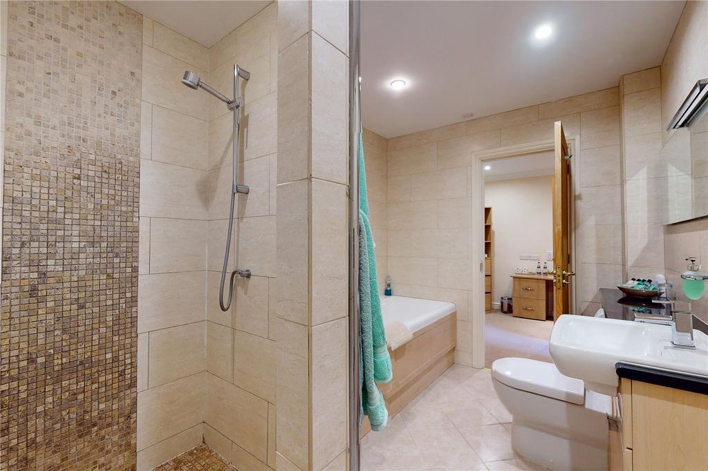 En-Suite Bathroom