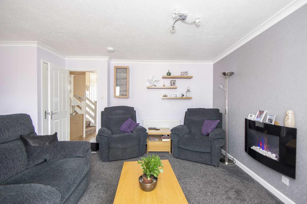Kinloch Ave, Stewarton 3 bed semidetached house £152,500