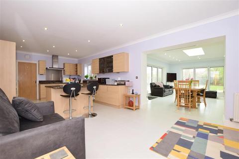 5 Cellini Walk, Kings Hill, West Malling, ME19 4BA