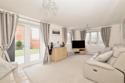 16 Constable Gardens, Littlehampton, BN17 7FX