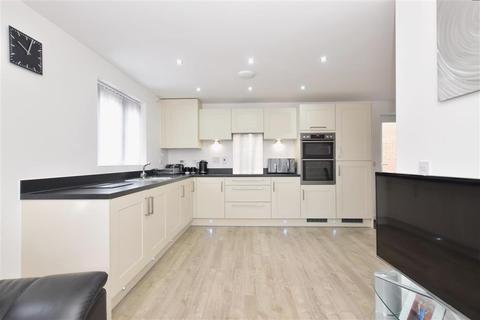 16 Constable Gardens, Littlehampton, BN17 7FX