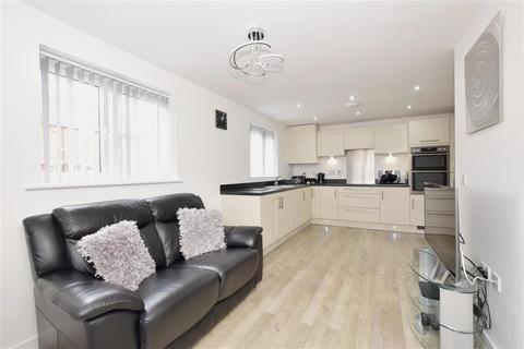 16 Constable Gardens, Littlehampton, BN17 7FX