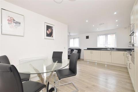 16 Constable Gardens, Littlehampton, BN17 7FX