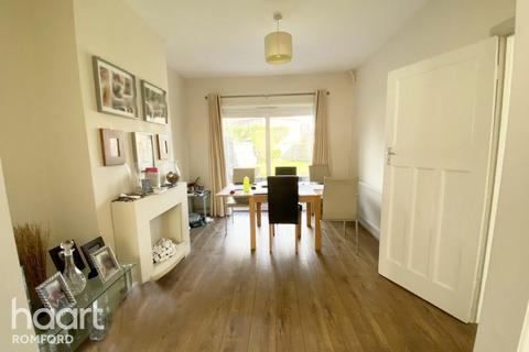 119 Upper Rainham Road, Hornchurch, RM12 4EF
