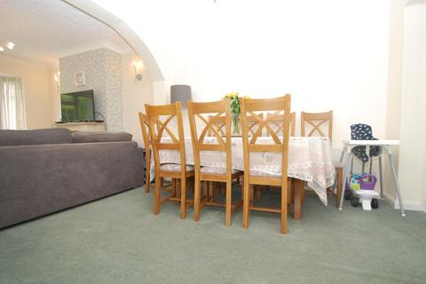 19 Hazell Way, Stoke Poges, Slough, SL2 4DD