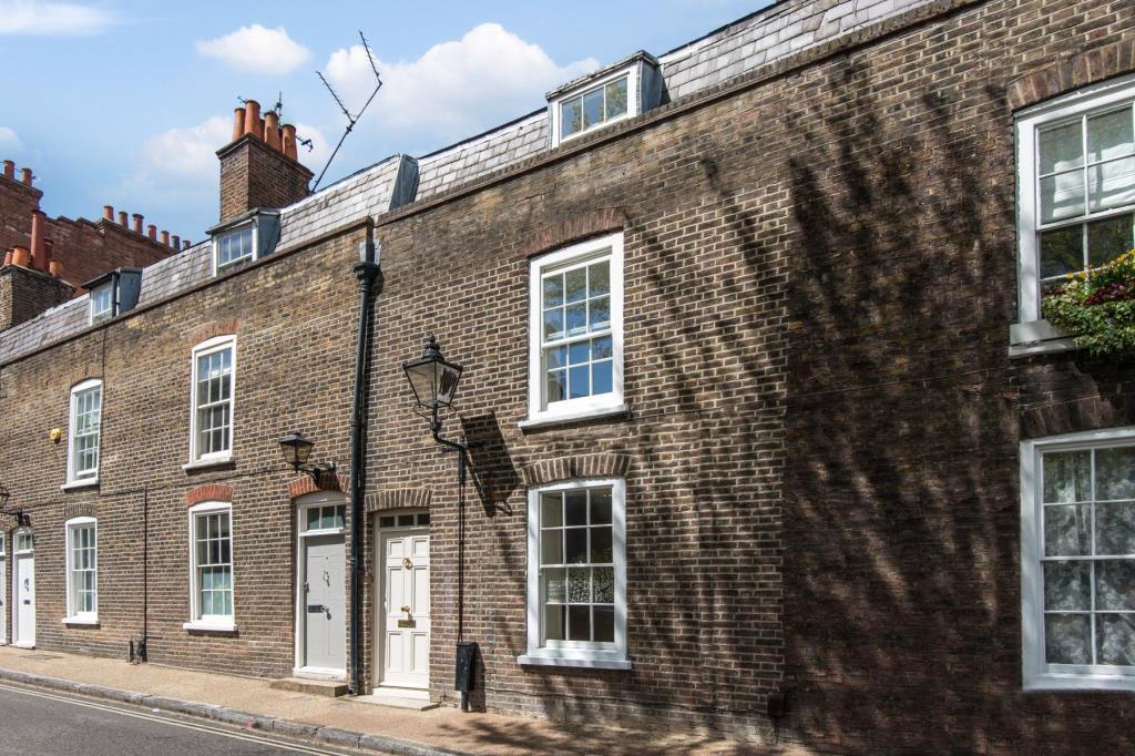 Perrins Lane, Hampstead Village, London, NW3 3 bed terraced house for