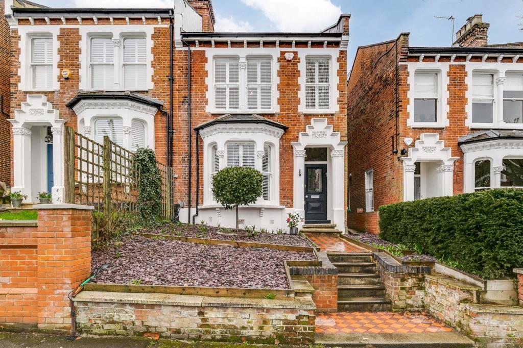 Cromwell Avenue, Highgate Village, London, N6 4 bed semidetached house