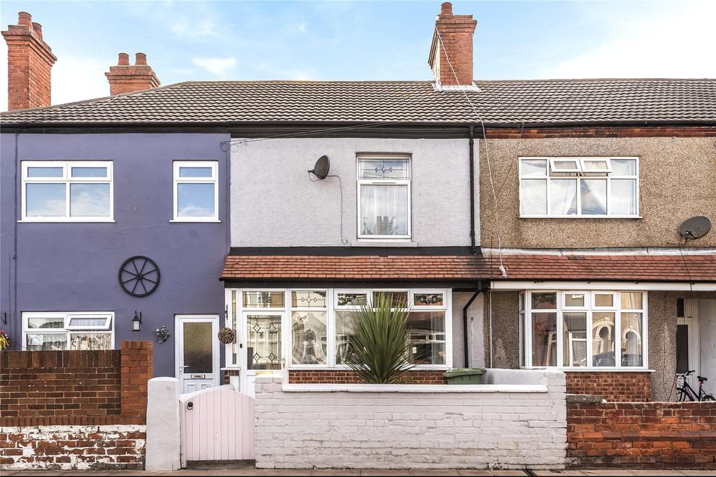 Park Street, Grimsby, DN32 4 bed terraced house £87,000