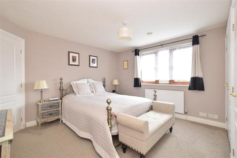 29 Oak Tree Lane, Woodgate, Chichester, PO20 3GU