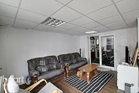 27 Colbert Drive, Leicester, LE3 2JB