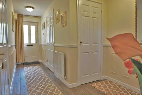 17 Ridge Close, London, SE28 0HX