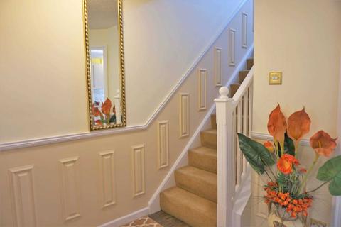 17 Ridge Close, London, SE28 0HX