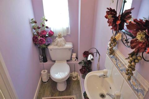 17 Ridge Close, London, SE28 0HX