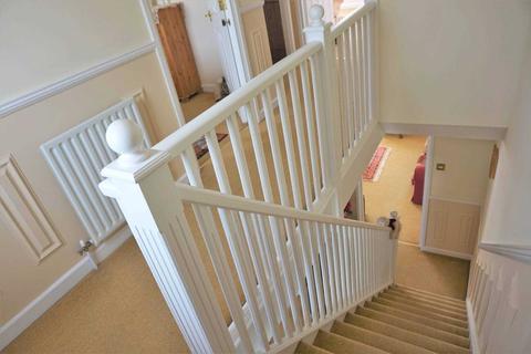 17 Ridge Close, London, SE28 0HX