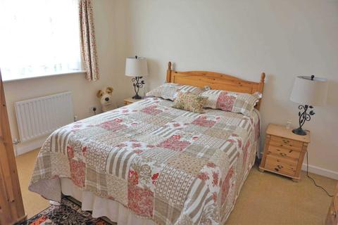 17 Ridge Close, London, SE28 0HX