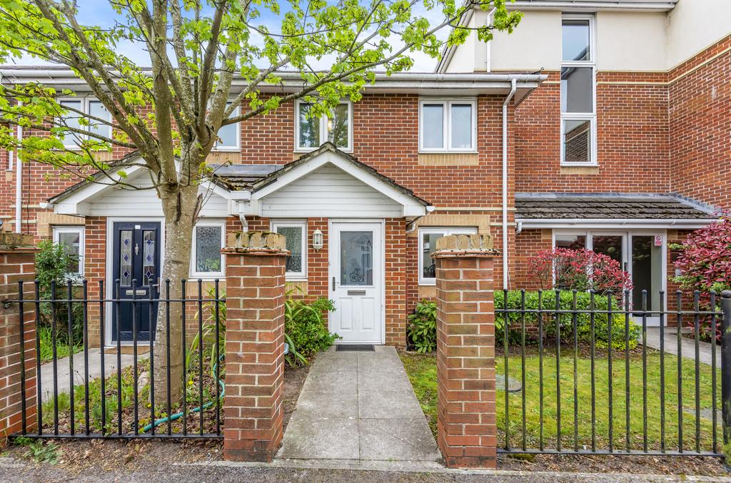 Hatley Road, Bitterne, Southampton, Hampshire, SO18 3 bed terraced house £245,000