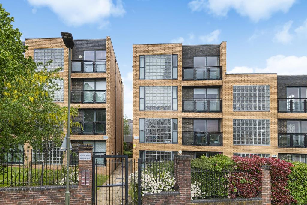 Milestone Road, Crystal Palace 2 bed flat £450,000