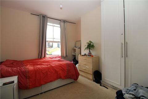 2 bedroom apartment to rent, Dingwall Road, London, SW18