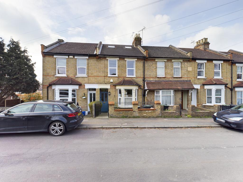 Turpin's Lane, IG8 3 bed terraced house £1,900 pcm (£438 pw)
