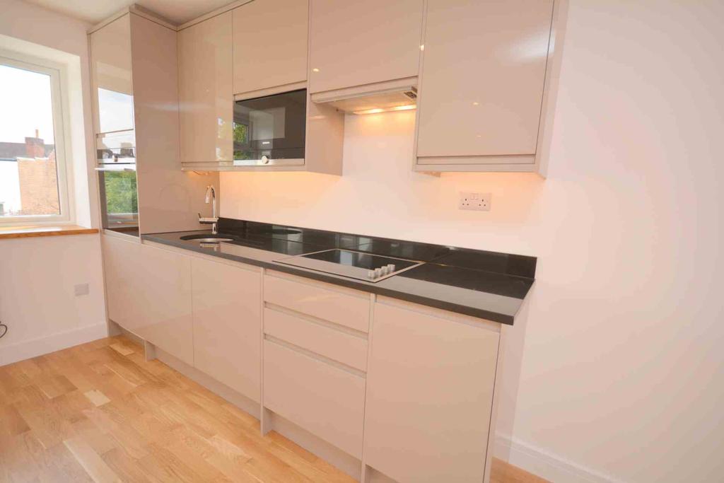 Chesham Road, Amersham Studio £800 pcm (£185 pw)