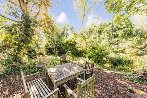 9 Blagdon Walk, Teddington, TW11 9LN