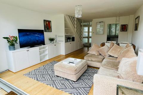9 Blagdon Walk, Teddington, TW11 9LN