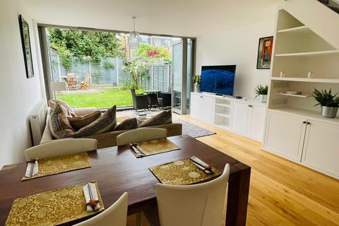 9 Blagdon Walk, Teddington, TW11 9LN