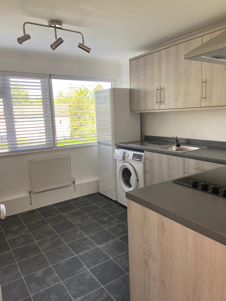 Great Burton House Kennington, Ashford, TN24 2 bed flat £795 pcm (£183 pw)