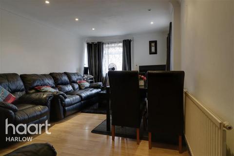 3 bedroom terraced house to rent, Long Banks , CM18