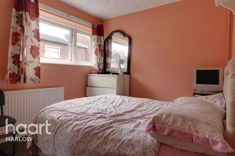 3 bedroom terraced house to rent, Long Banks , CM18