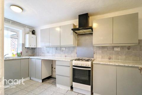 3 bedroom terraced house to rent, Long Banks, Harlow