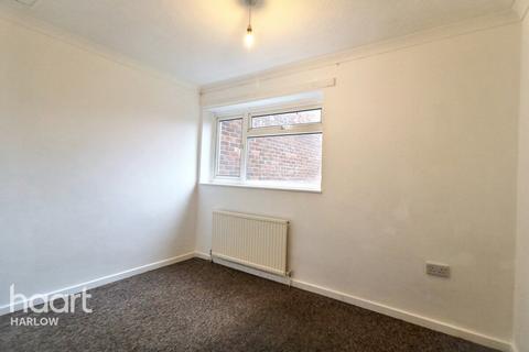 3 bedroom terraced house to rent, Long Banks, Harlow